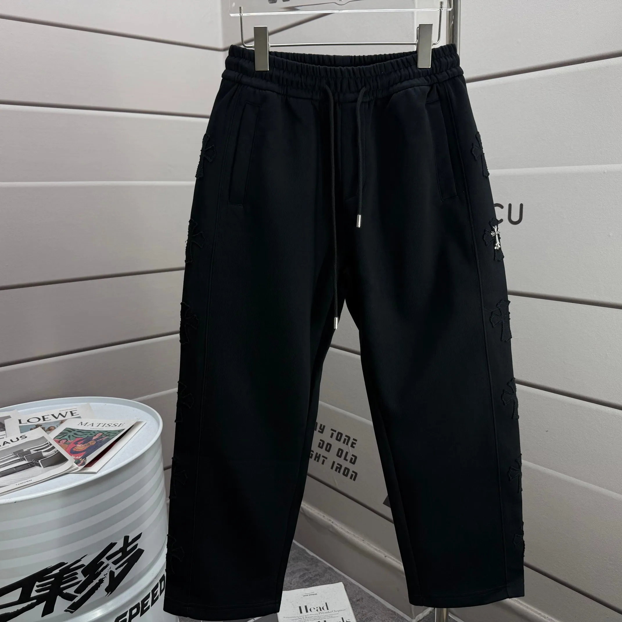 P310 Chrome Hearts* 2꯭0꯭2꯭5 new autumn pants, embroidered casual simple sweatpants, same style for men and women, Chrome Hearts. The fabric is made of 380g high-density double-sided Chinese custom fabric. It does not deform or shrink. The three-dimensional drape is amazing. Color: Black Gray Size: M-XXXL